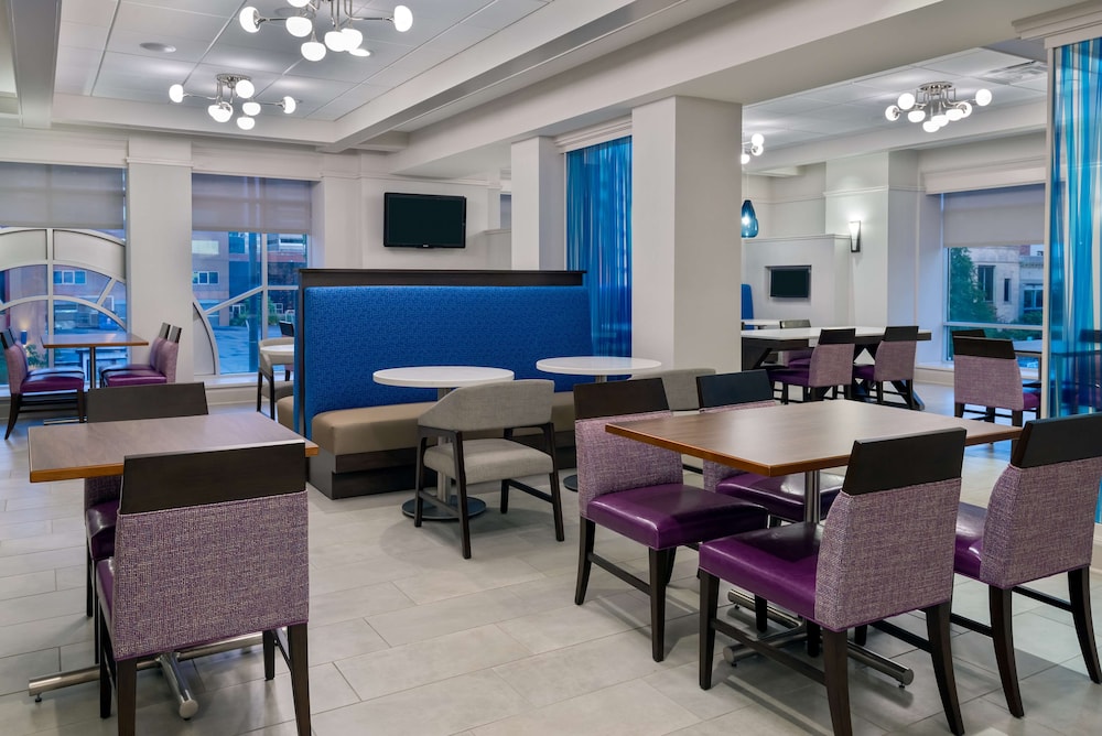 Hampton Inn & Suites Buffalo Downtown - photo 38