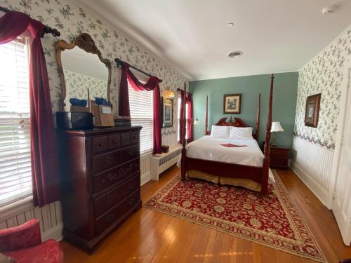 Historic Rosemont Manor - photo 6
