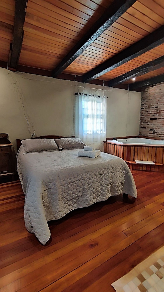 Fleurpark 71 - carbon neutral hotel in Cape Town