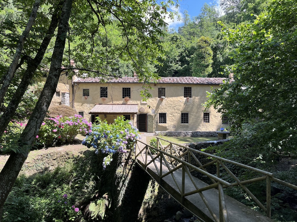 Molin Barletta Private Pool Nature Marliana Toscana — 4-Star Luxury Hotel in Marliana, Italy
