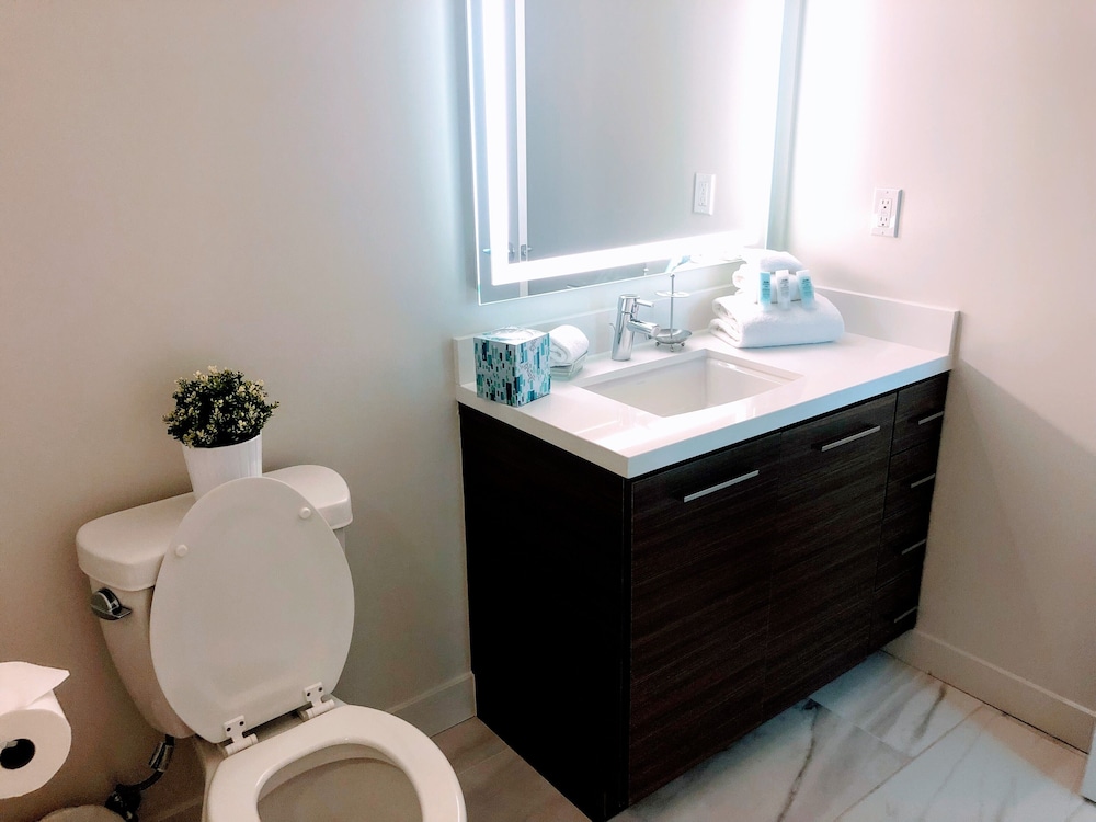 Resort Style Suites in Downtown LA - photo 36