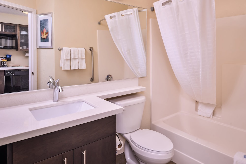 Candlewood Suites Kansas City Speedway by IHG - photo 16
