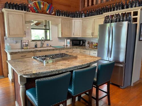 Experience Louisiana Cabin on Bayou Petite Anse — 4-Star Luxury Hotel in New Iberia, United States
