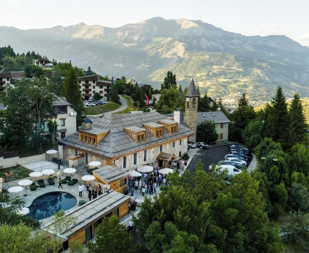Le Prieuré - carbon neutral hotel in Barcelonnette