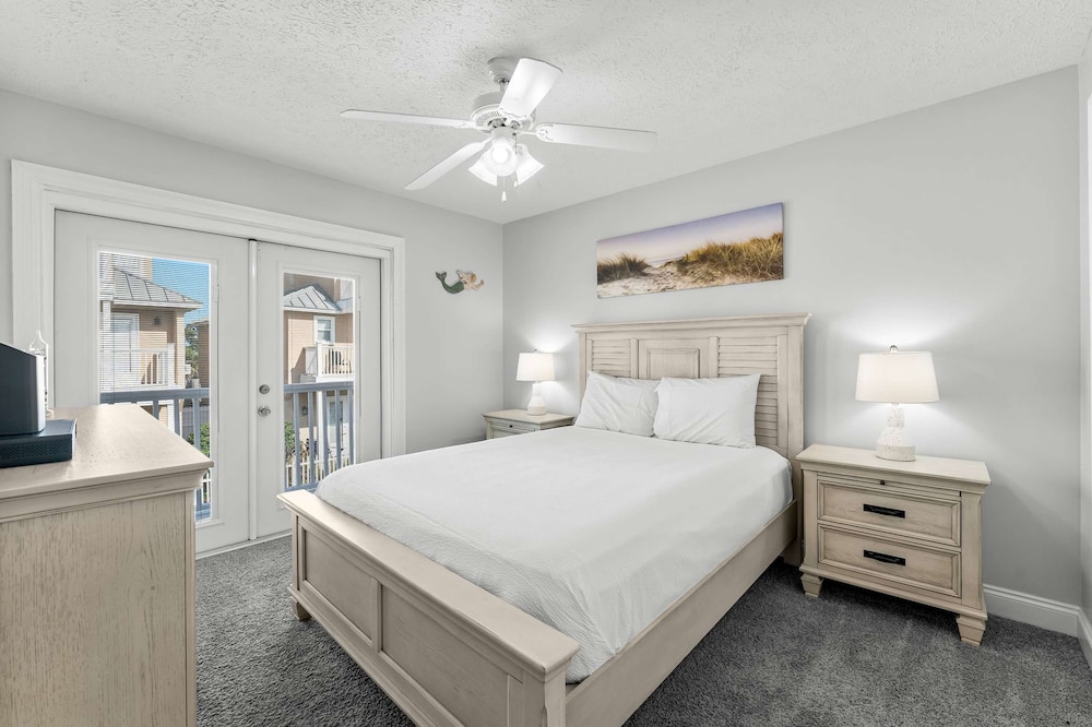 Palm Breeze Retreat Sleeps 10 - photo 6