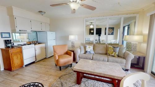 Savannah Beach and Racquet Club 304A by Tybee Beach Vacation Rentals — 4-Star Luxury Hotel in Tybee Island, United States