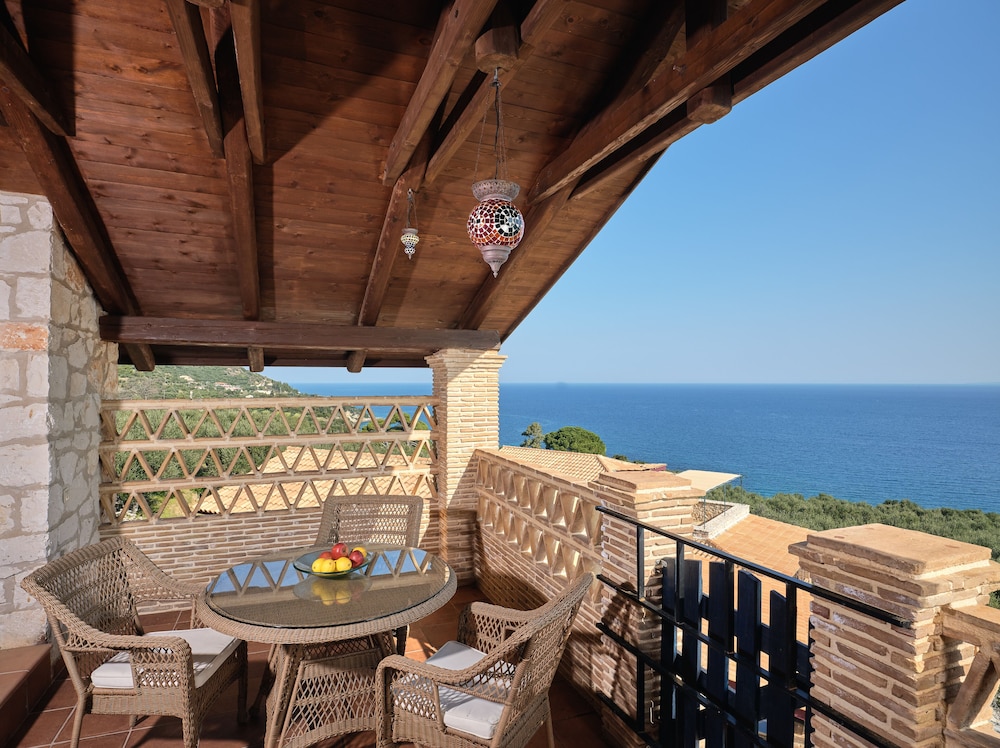 Diamond Suites - carbon neutral hotel in Zakynthos