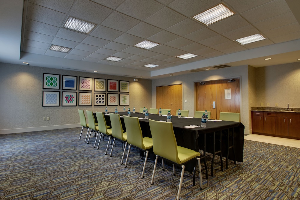 Holiday Inn Express & Suites Morris by IHG - photo 63
