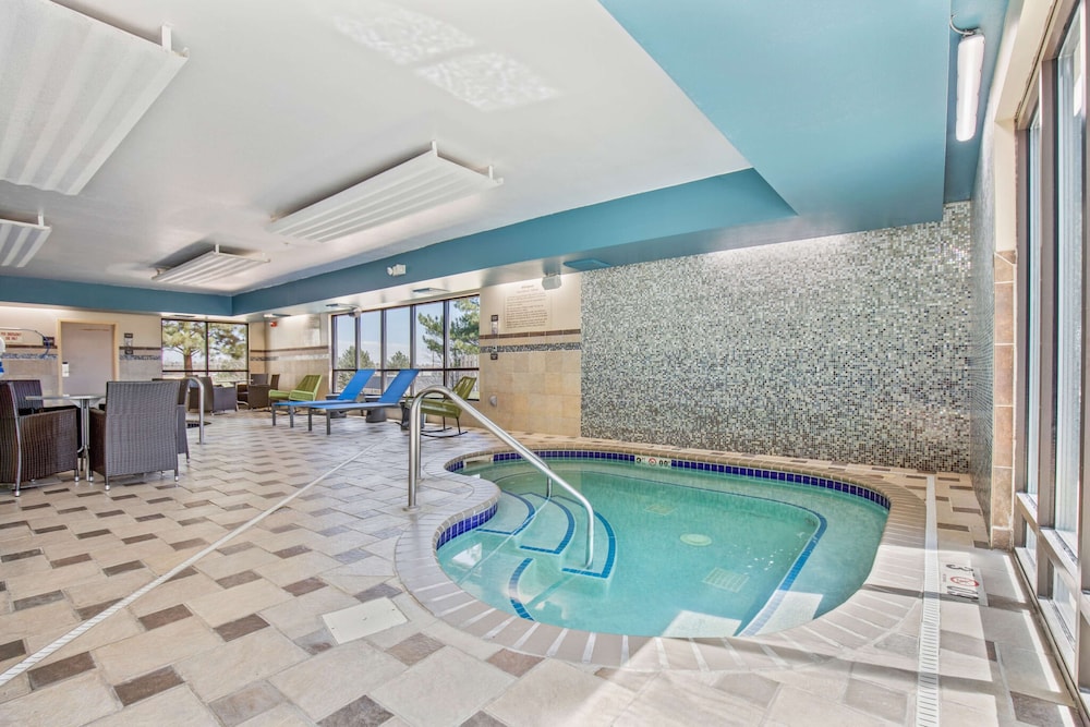 Hampton Inn & Suites Greeley - photo 38