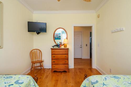 Coastal Living by Oak Island Accommodations - photo 22
