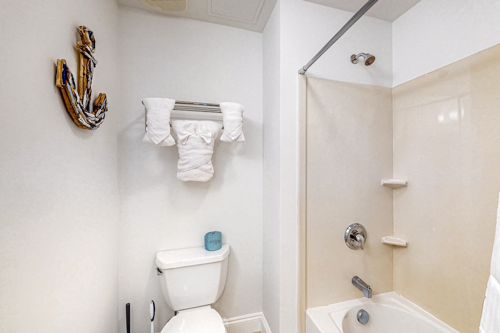 Carillon Beach Inn - photo 18