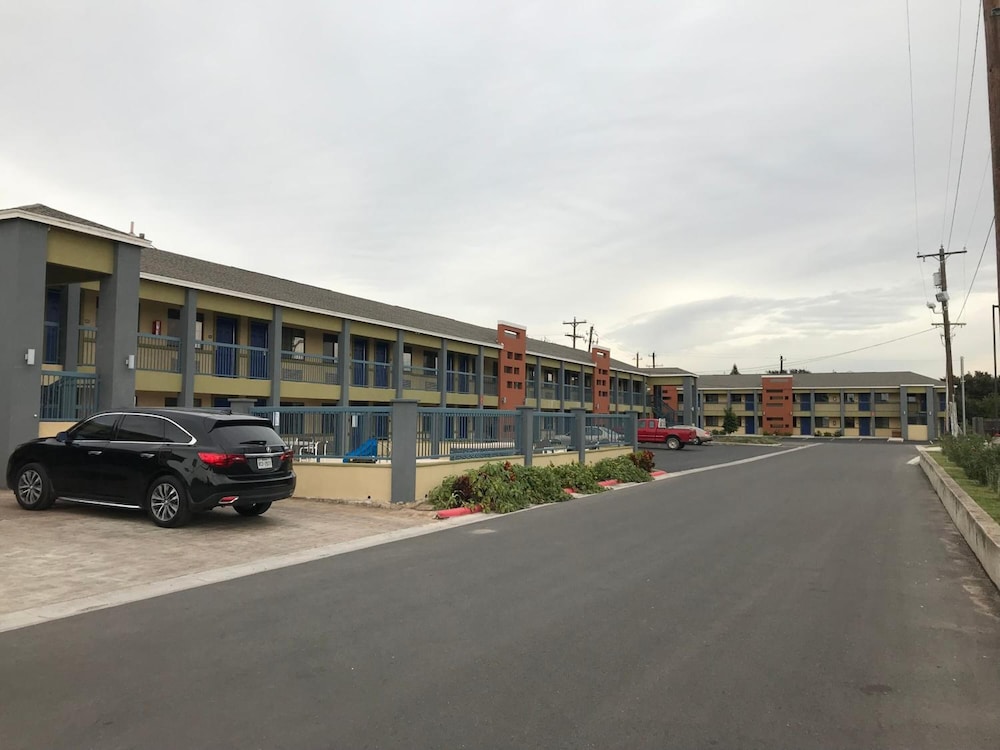 Texas Inn Airport McAllen - photo 38