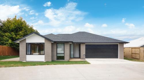 Stylish 4 Bedroom house Brand New in Rotorua — 4-Star Luxury Hotel in Rotorua, New Zealand