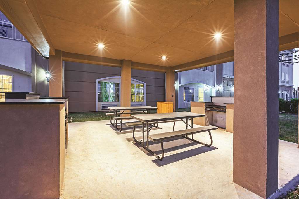 La Quinta Inn & Suites by Wyndham Angleton - photo 57