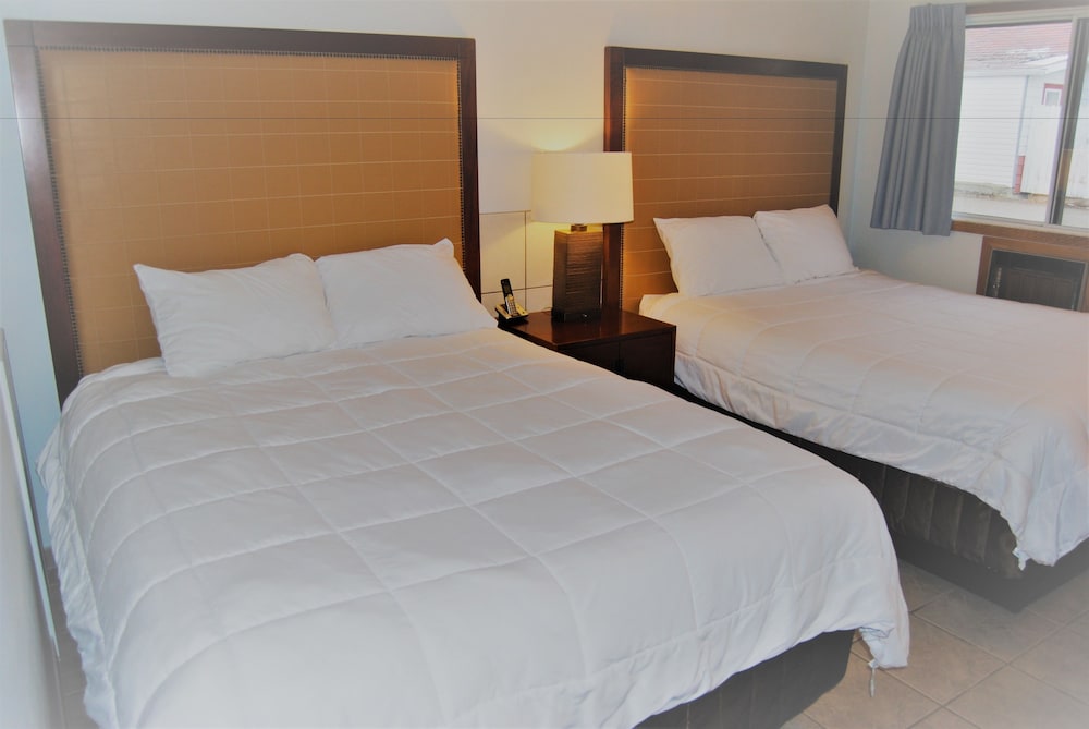 Edgewater Inn — Sylvan Lake