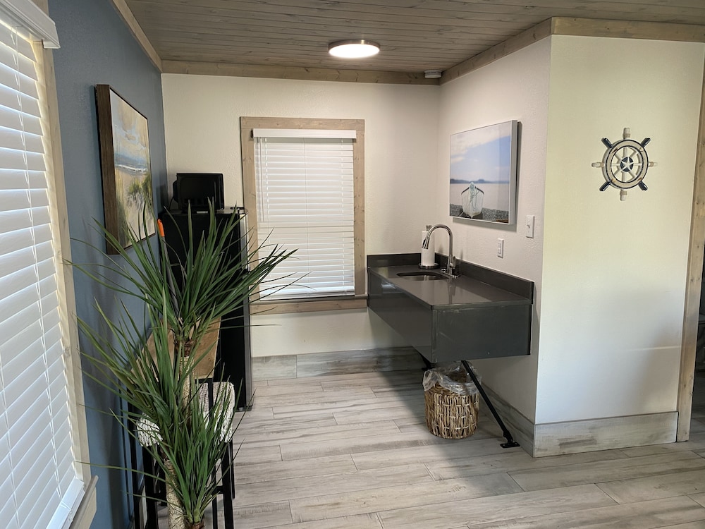 Gulf Coast Inn - photo 17