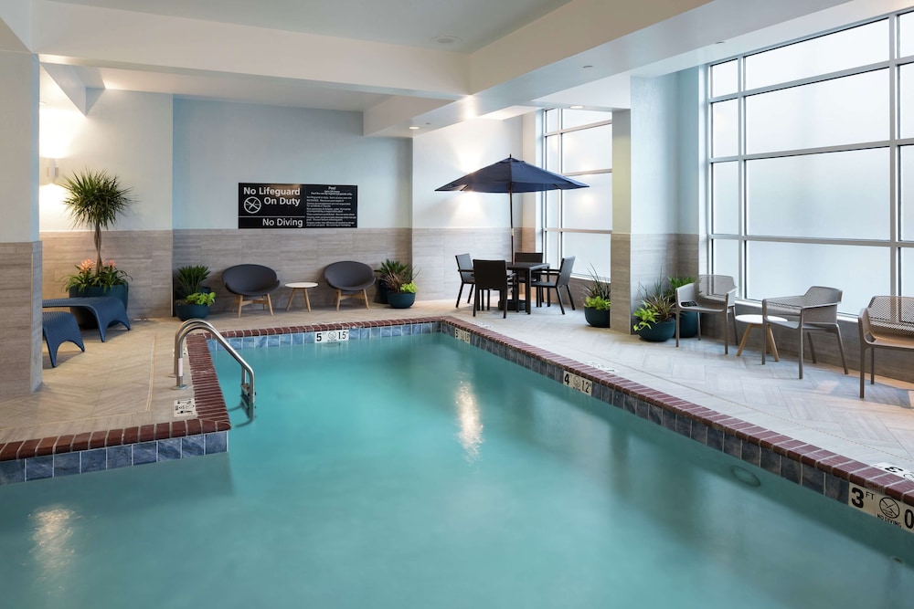 Hampton Inn & Suites Memphis Beale Street - photo 40