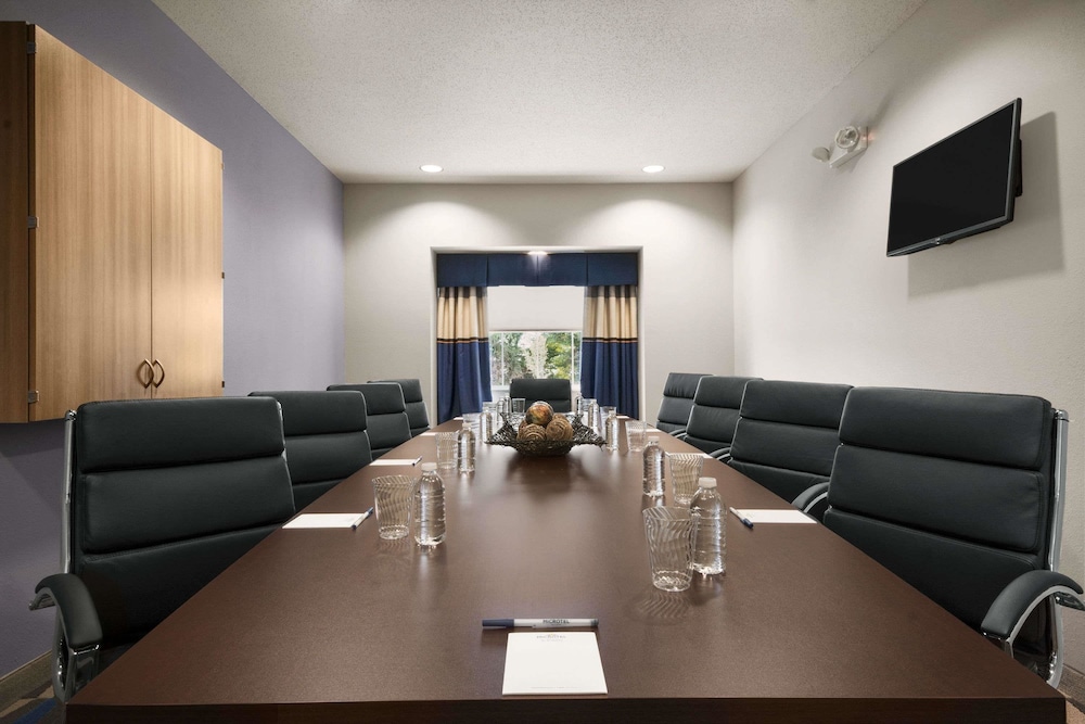 Microtel Inn & Suites By Wyndham Lynchburg - photo 14