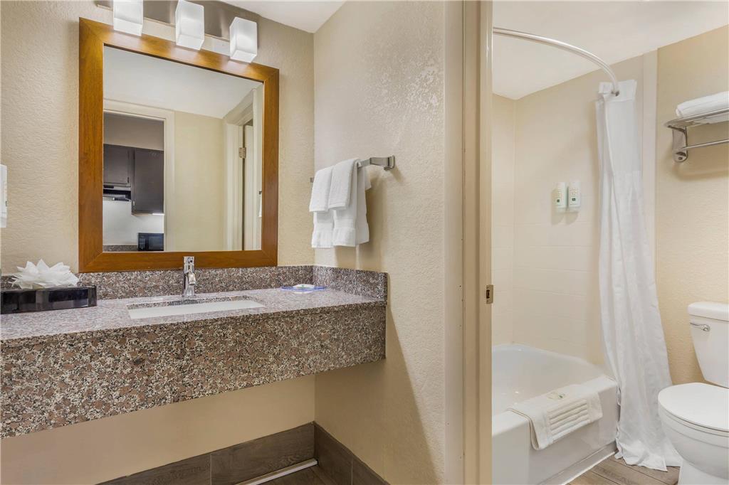 Quality Inn & Suites Spring Lake Fayetteville near Fort Bragg - photo 29