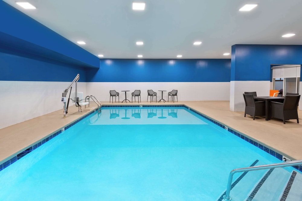 Hampton Inn Charlotte Uptown - photo 25