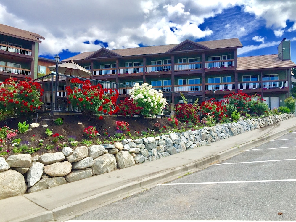 Lakeside Lodge And Suites - photo 80