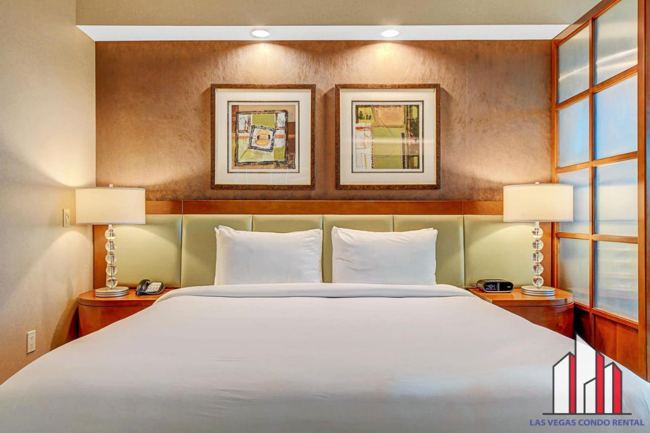 MGM Signature 30 719 Strip View Jacuzzi Studio