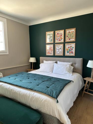 CABADOL Appartement Aix centre historique trA s calme 50m cours Mirabeau — 4-Star Luxury Hotel in Aix-En-Provence, France