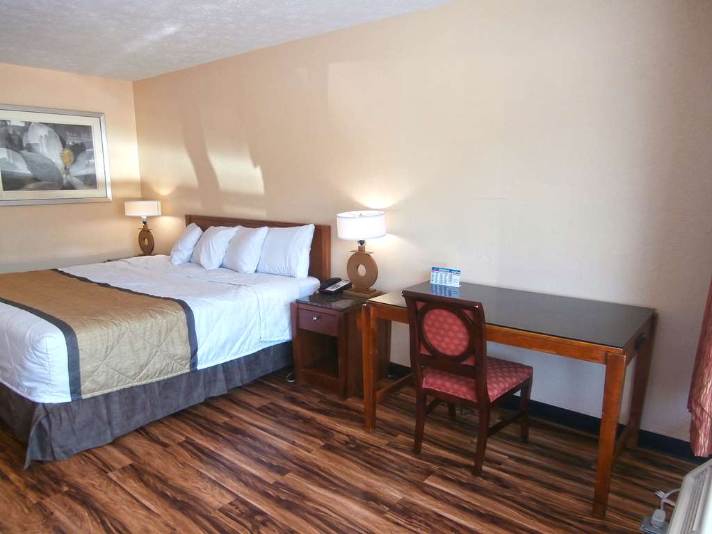 Country Hearth Inn & Suites Cartersville - photo 9