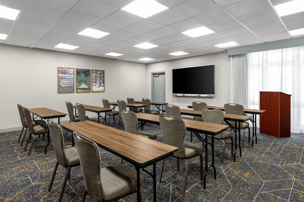 Hampton Inn Lexington Medical Center - photo 40