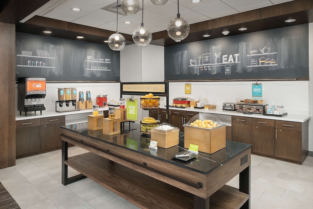 Hampton Inn & Suites Charlotte Airport Lake Pointe - photo 25