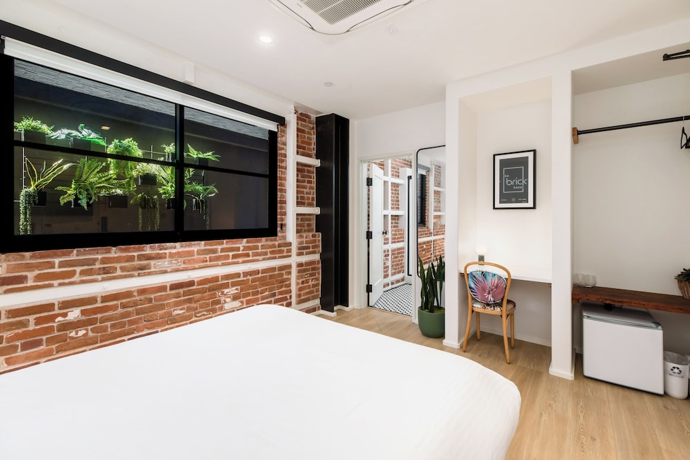 The Brick Hotel - photo 21