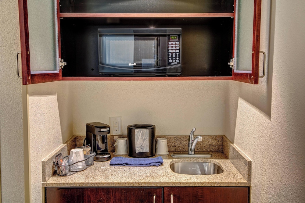Springhill Suites by Marriott New Bern - photo 14