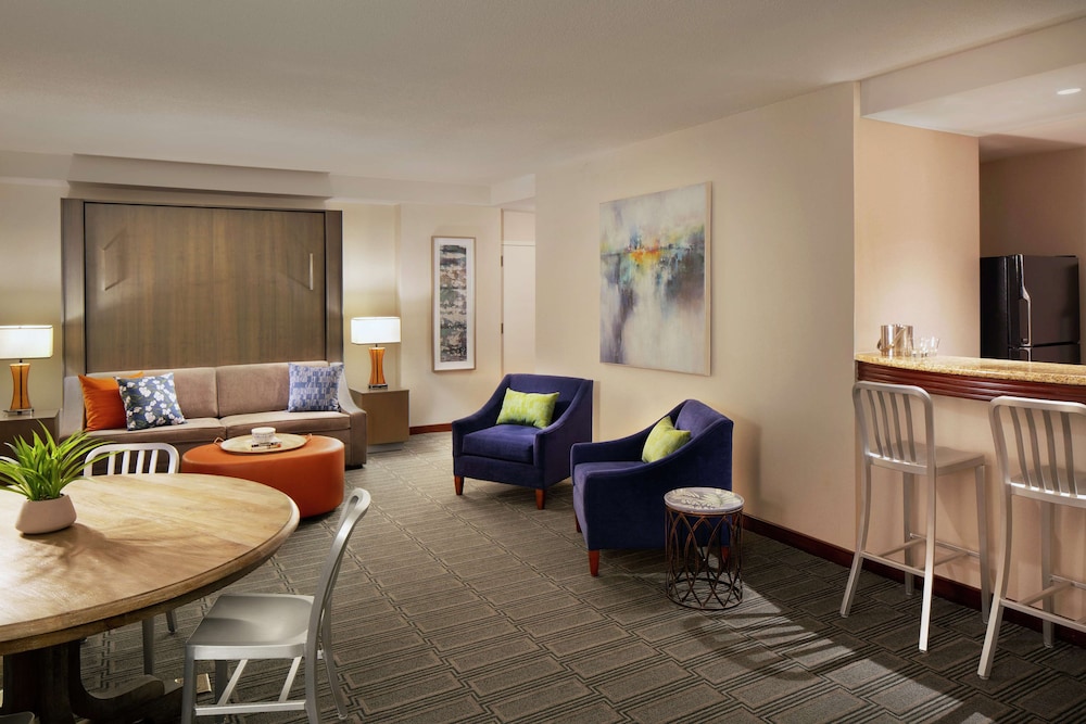 Hilton Philadelphia at Penn's Landing - photo 35