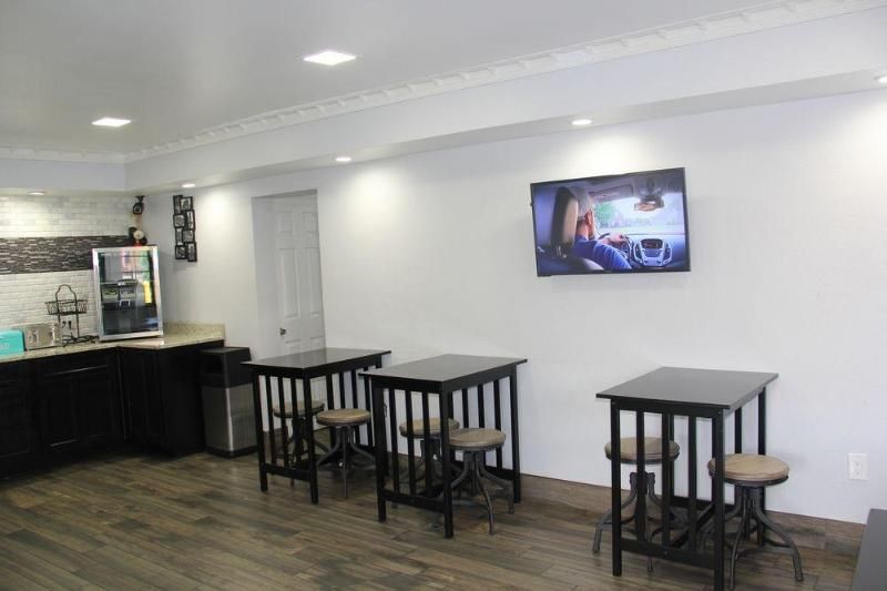 Vista Inn & Suites Memphis - photo 5
