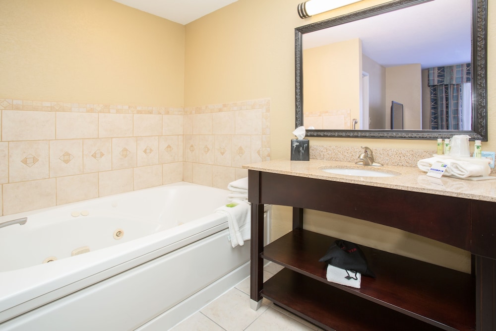 Holiday Inn Express & Suites Lexington by IHG - photo 17