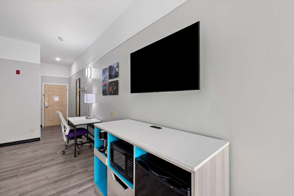 La Quinta Inn & Suites by Wyndham Raymondville - photo 66