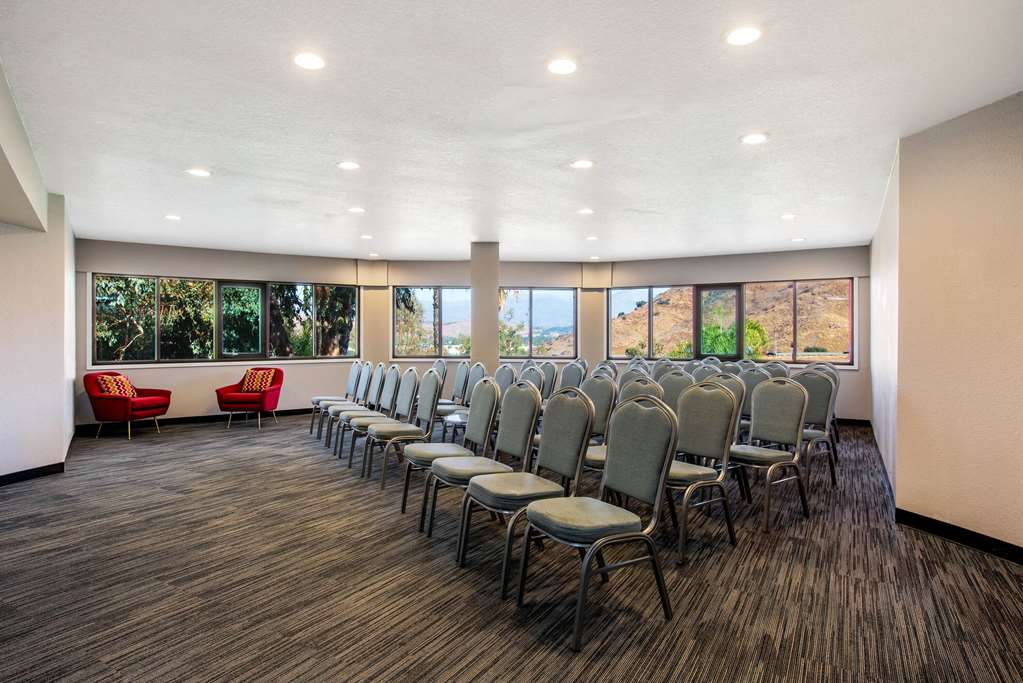 La Quinta Inn & Suites by Wyndham Pomona - photo 24