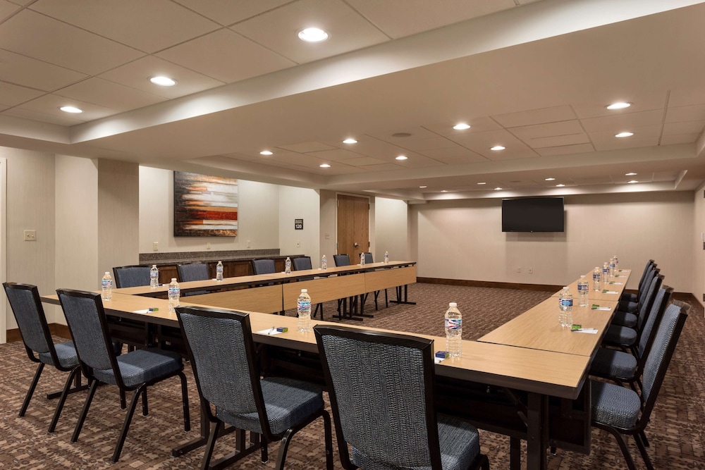 Hampton Inn & Suites Clayton St. Louis Galleria Area - photo 38