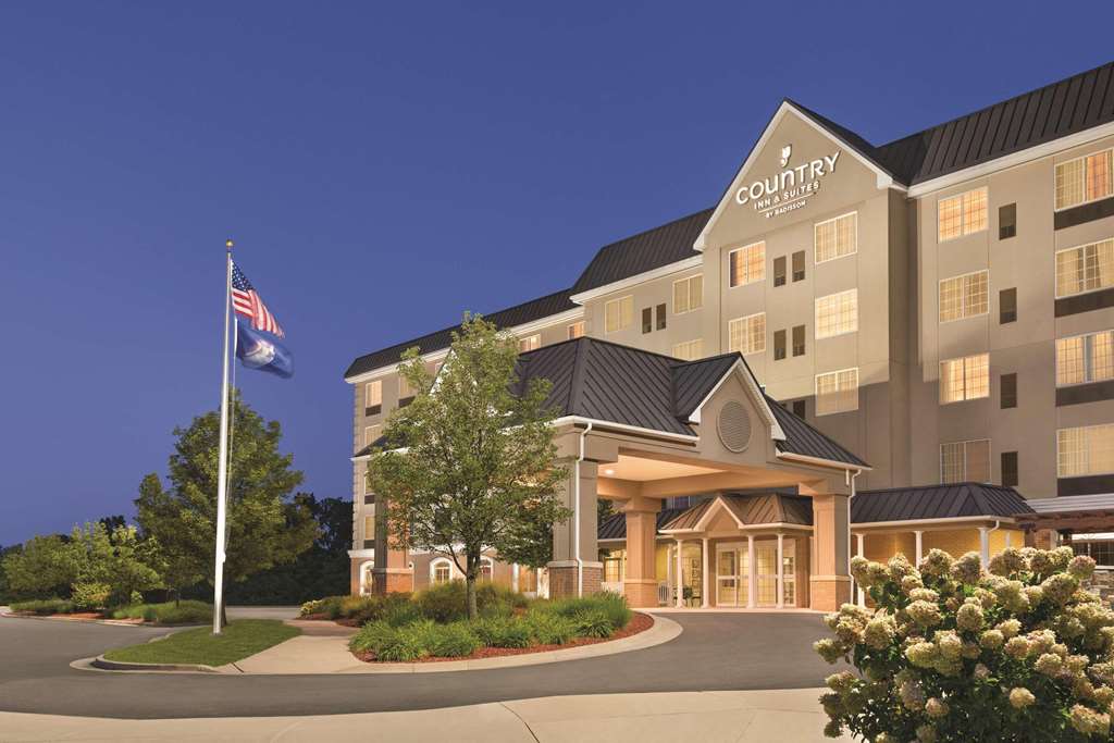Country Inn & Suites by Radisson Grand Rapids East MI - carbon neutral hotel in Grand Rapids