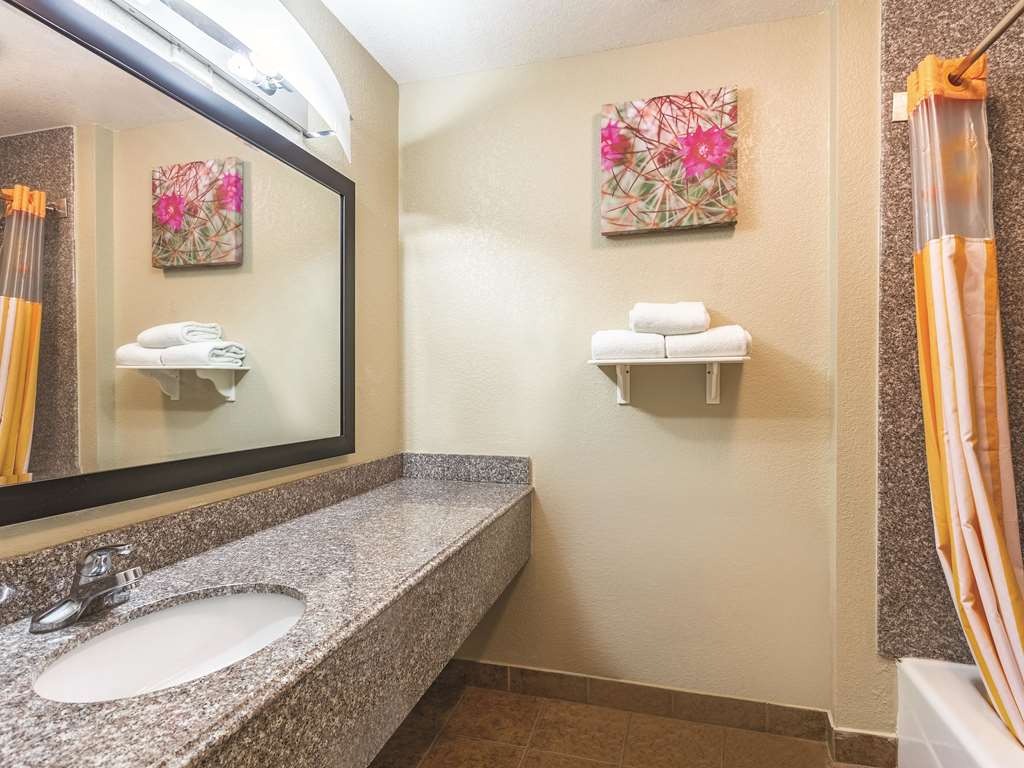 La Quinta Inn & Suites by Wyndham Deming - photo 21