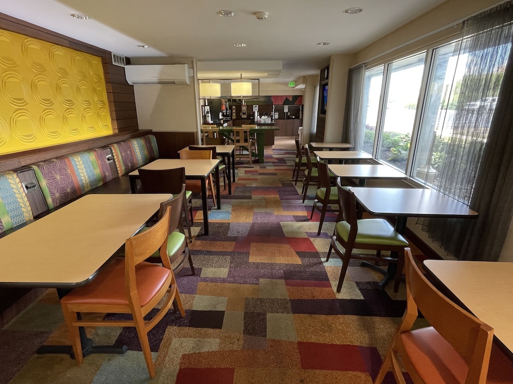 Baymont by Wyndham Dayton North - photo 27