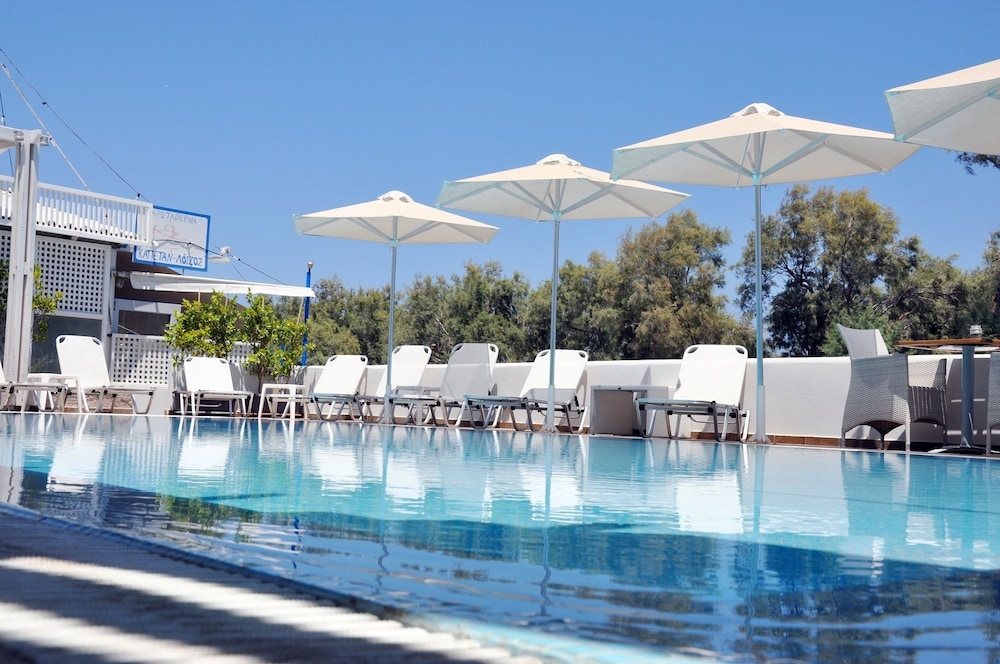 Memories Beach Hotel — hotel in Fira