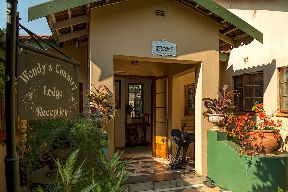 Wendy's Country Lodge — 4-Star Luxury Hotel in Mtubatuba, South Africa