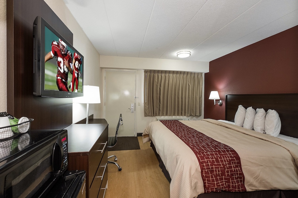 Red Roof Inn Toledo Maumee - photo 10
