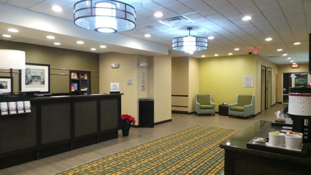 Hampton Inn & Suites Parkersburg Downtown - photo 2