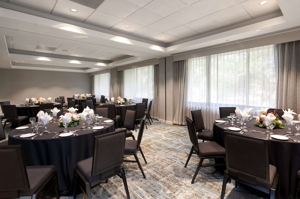 DoubleTree by Hilton Hotel & Suites Houston by the Galleria - photo 54