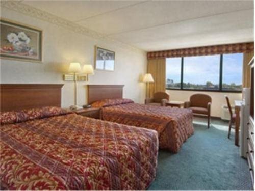 Stratford Hotel & Conference Center - photo 14