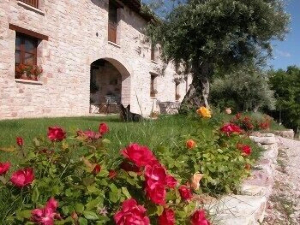 Le Mandrie di San Paolo Farm Home — 4-Star Luxury Hotel in Assisi, Italy