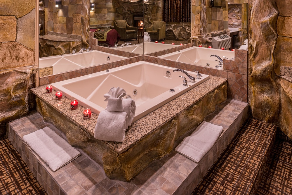 Inn of the Dove Romantic Suites with Jetted Tub & Fireplace - photo 50