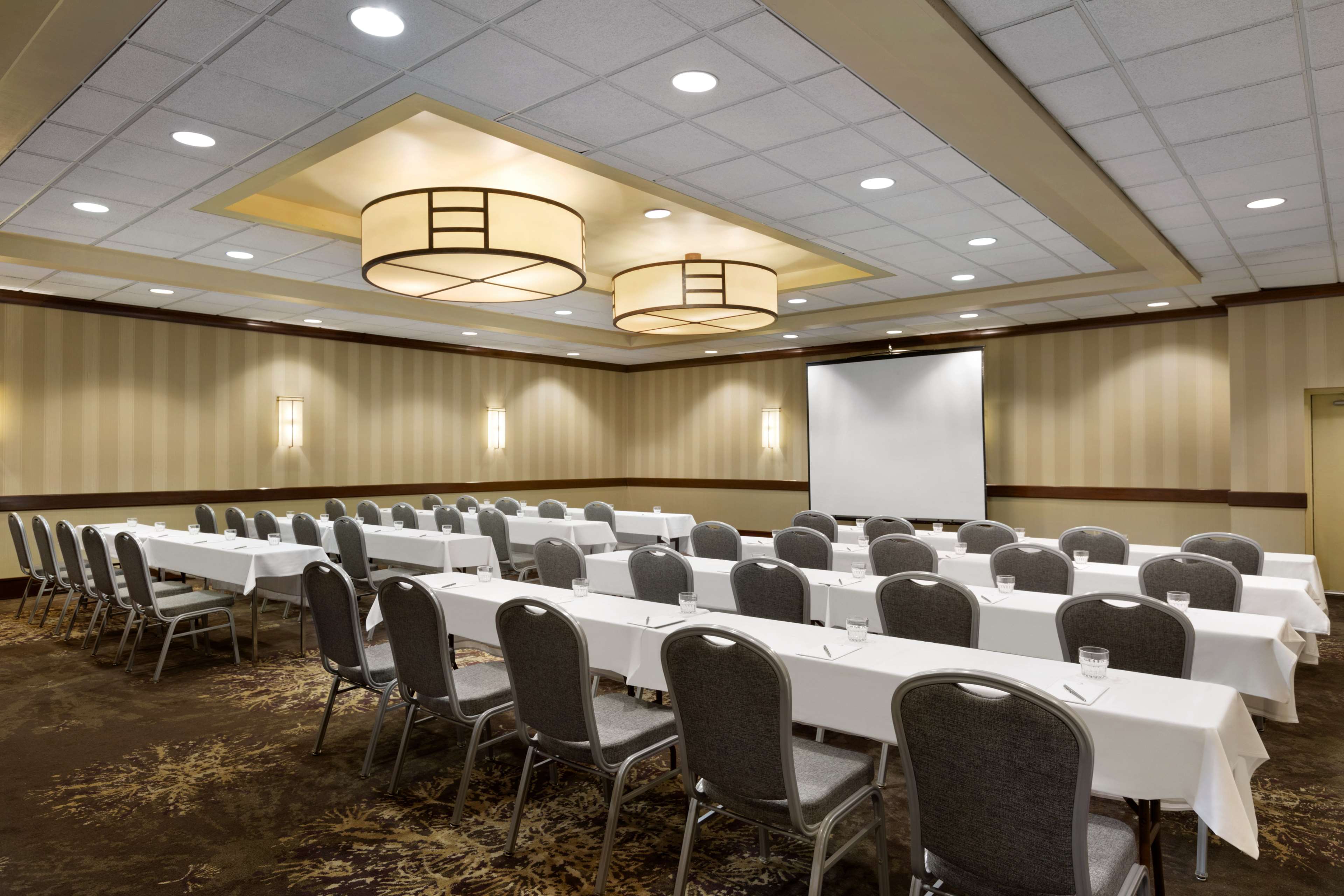 Embassy Suites by Hilton Piscataway Somerset - photo 18